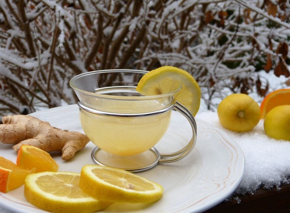 شاي الليمون الذي يحتوي على الزنجبيل لتعزيز